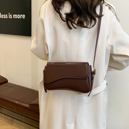 Flip Magnetic Buckle Shoulder Crossbody Bag for Work and Commuting, Fashionable and Simple Armpit Small Square Bag, Portable Acc