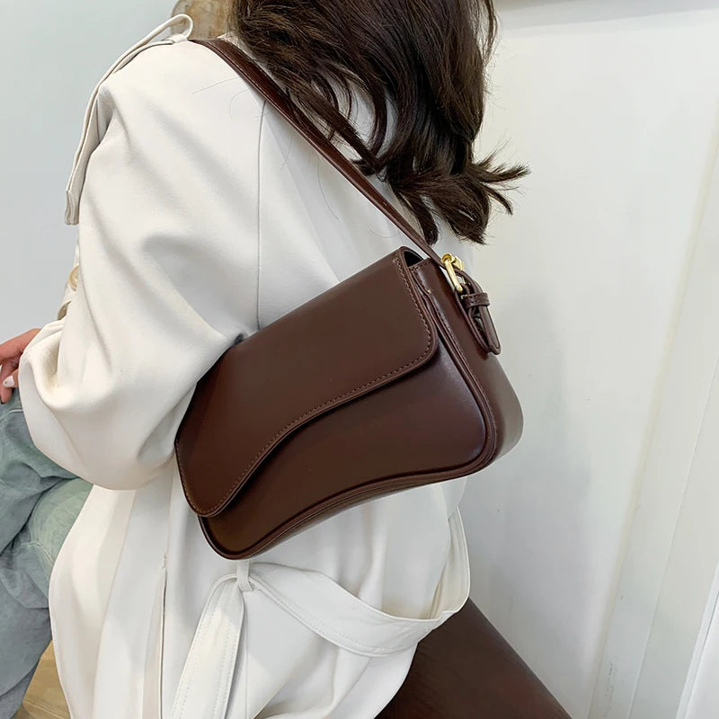 Flip Magnetic Buckle Shoulder Crossbody Bag for Work and Commuting, Fashionable and Simple Armpit Small Square Bag, Portable Acc