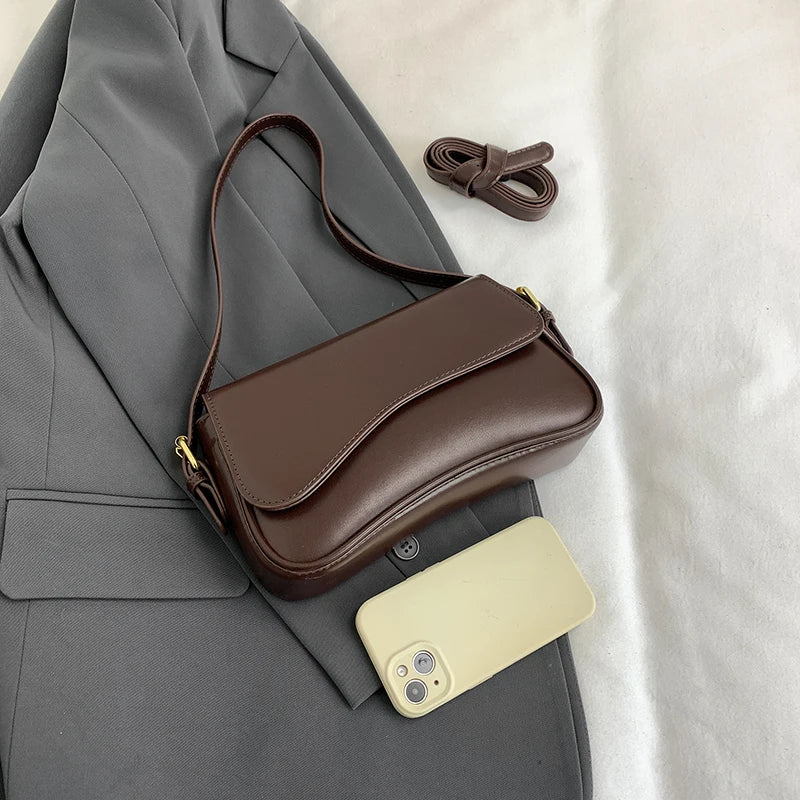 Flip Magnetic Buckle Shoulder Crossbody Bag for Work and Commuting, Fashionable and Simple Armpit Small Square Bag, Portable Acc