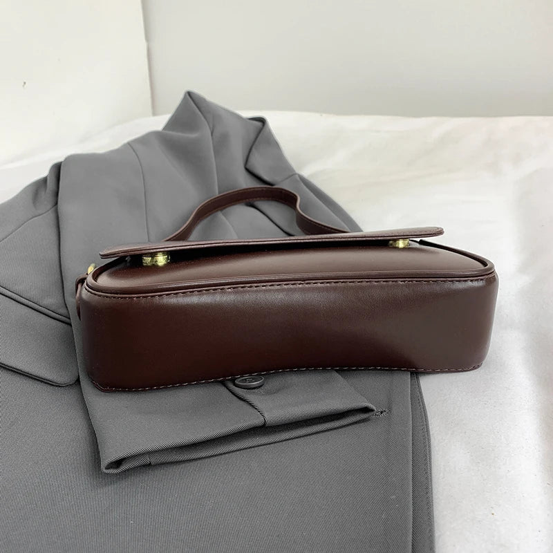 Flip Magnetic Buckle Shoulder Crossbody Bag for Work and Commuting, Fashionable and Simple Armpit Small Square Bag, Portable Acc